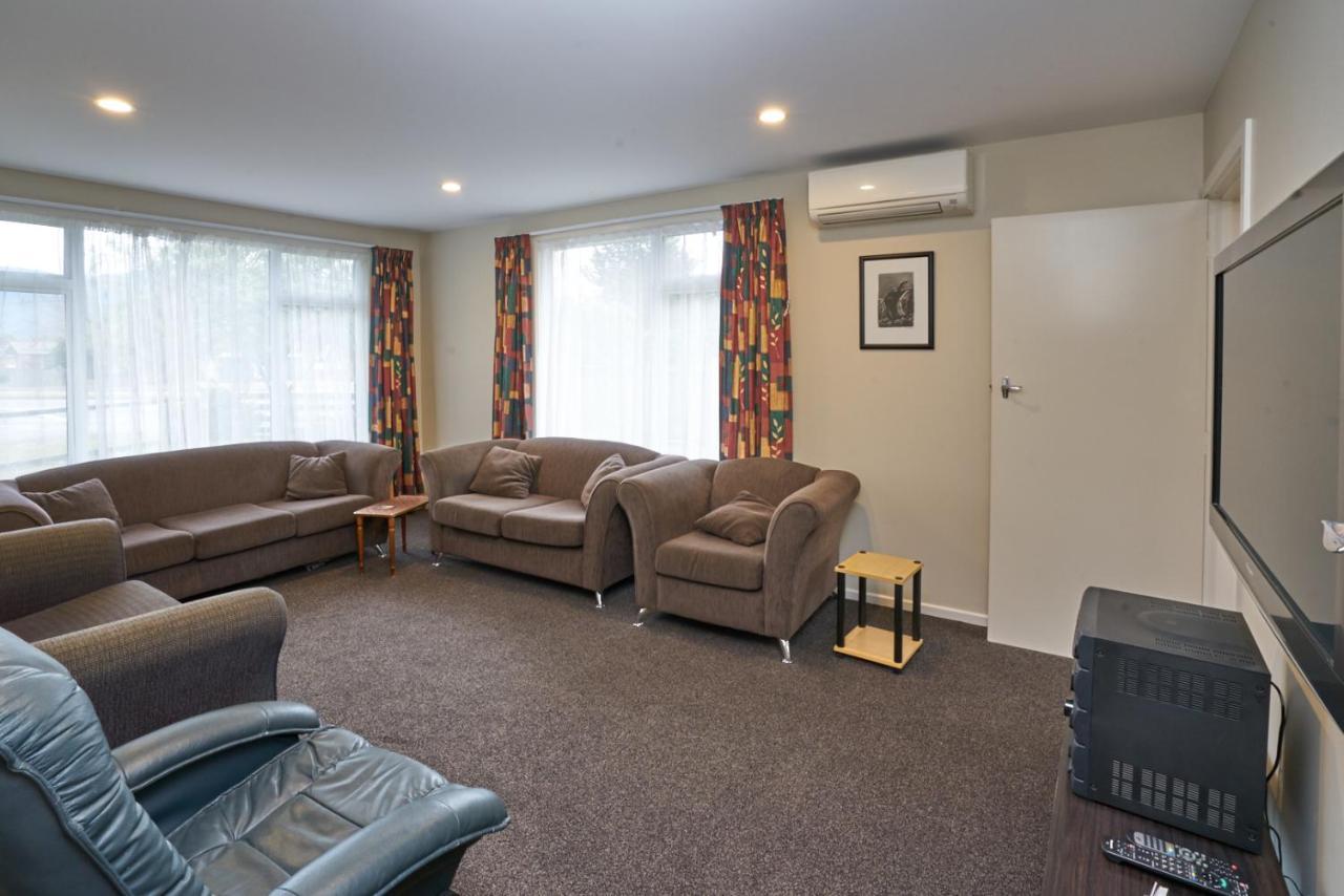 Accommodation Fiordland -The Three Bedroom House At 226A Milford Road Te Anau Exterior foto