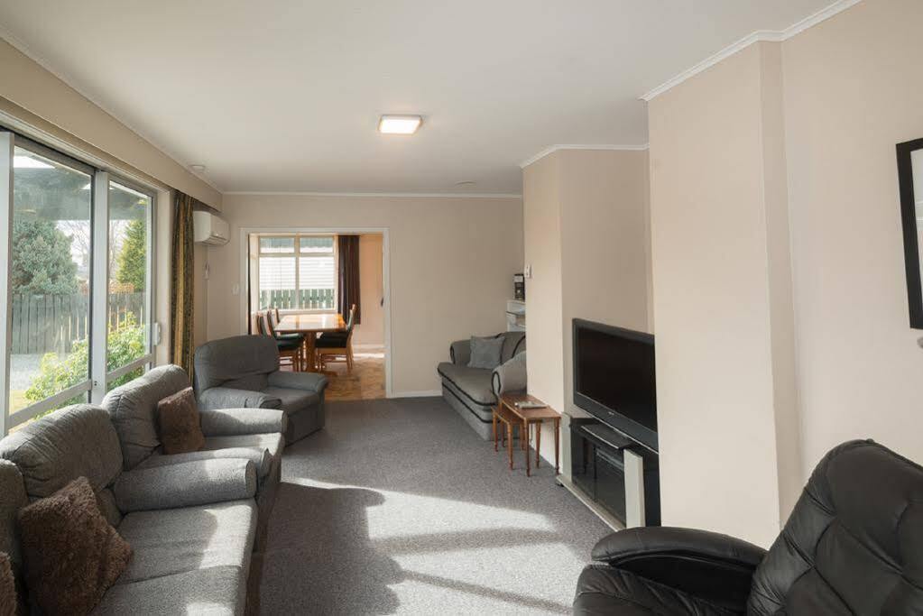 Accommodation Fiordland -The Three Bedroom House At 226A Milford Road Te Anau Exterior foto